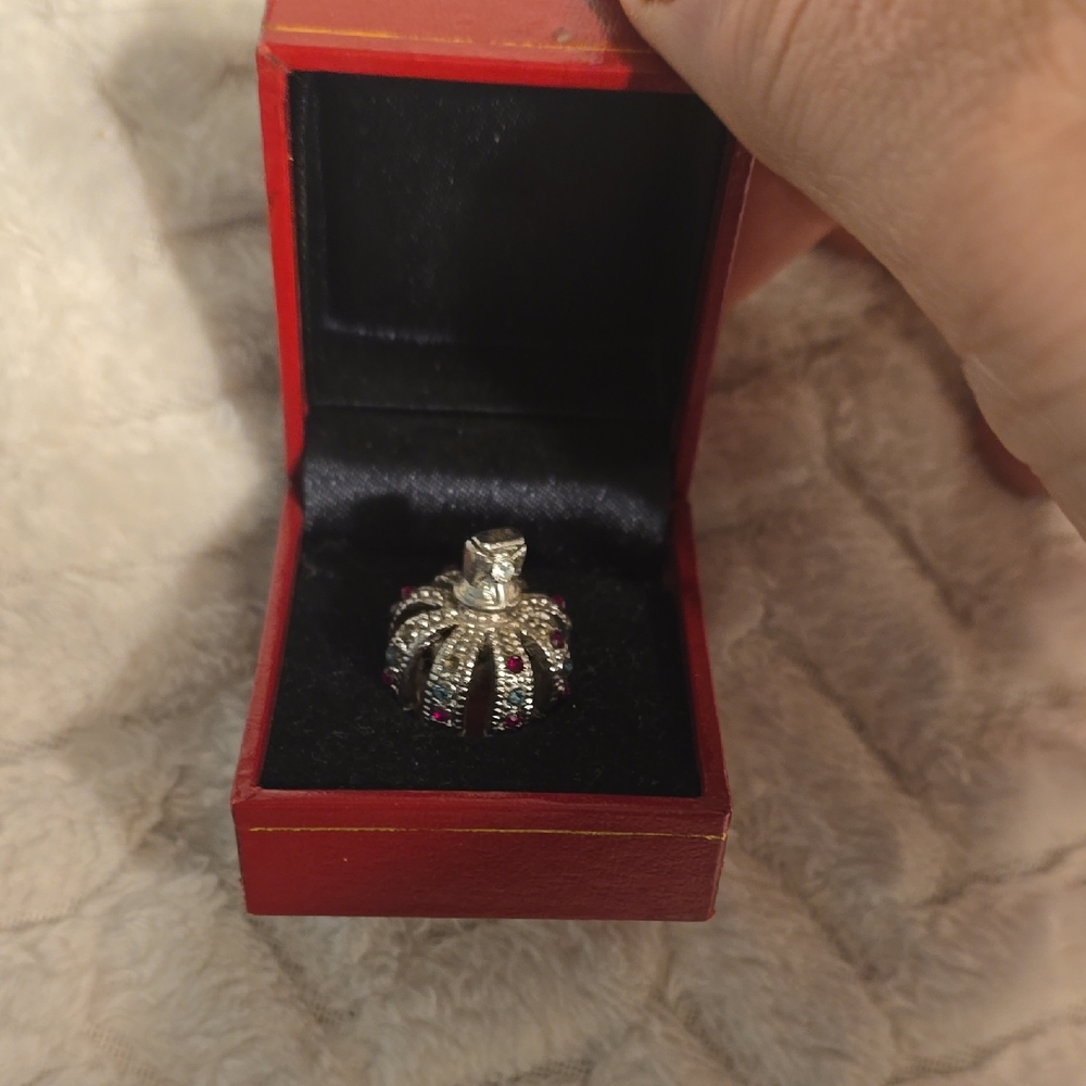 Elegant Silver and Red Women' Crown Tchotchke